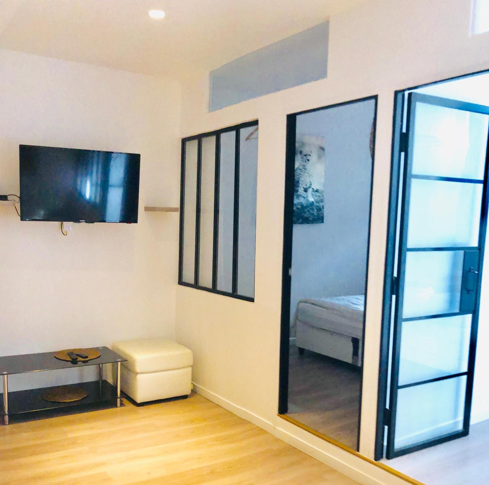 Metro Gambetta Apartment Paris Exterior photo